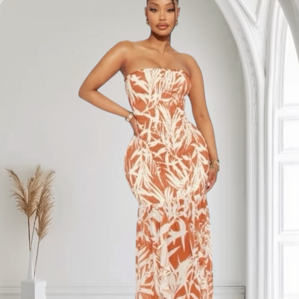 Elegant Strapless Orange and White Dress - Picture 1 of 5
